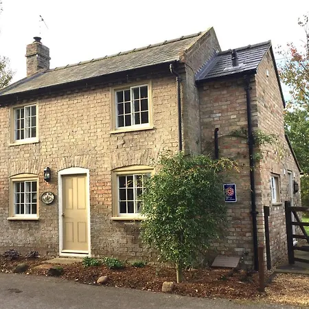 The Old Post Office, Hilton Villa Huntingdon Exterior photo